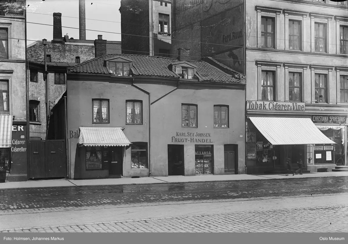 bygårder, Karl Sev. Johnsen frukthandel, tobakksforretning, markiser
