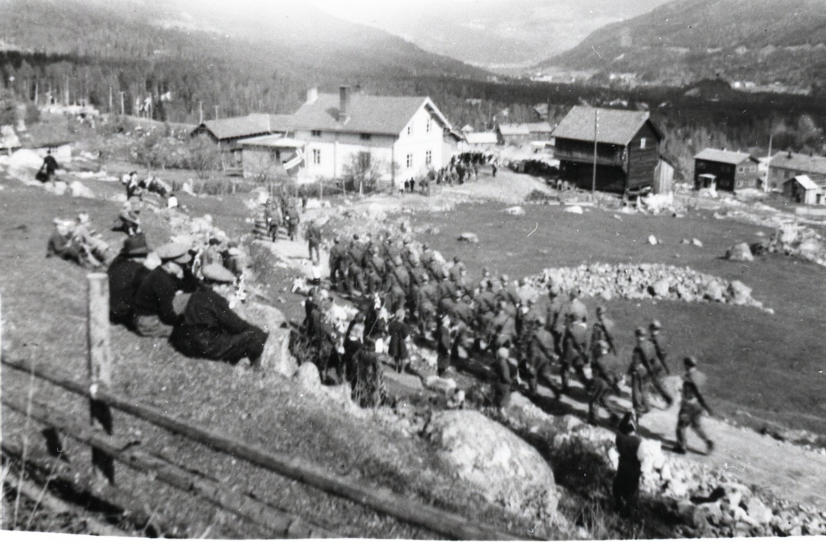 Heimefrontsoldatar 17 mai 1945 marsjerer