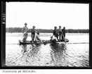 Flottning på Källsjön. Längst till vänster Olov Krantz, Johan Larsson, Elis Eriksson nr 3 från höger.