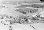 Freluga, Hälsingland. Gård med tennisbana