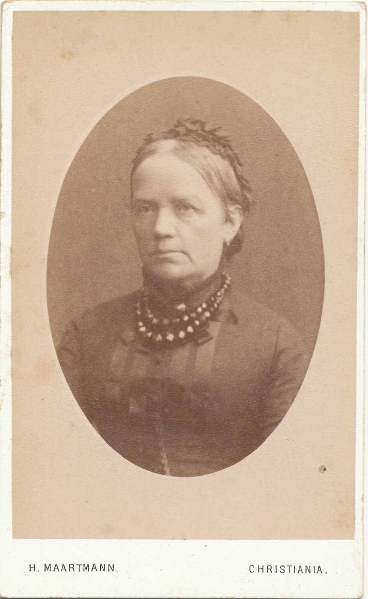 Portrett av prostinne Malvina Døderlein.