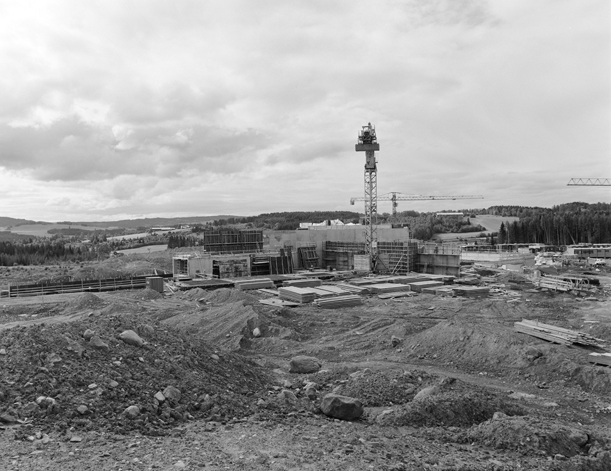 Rudshøgda, utbygging av industriområde, Ringsaker kommune. Hed-Opp, slakteri, byggekraner.