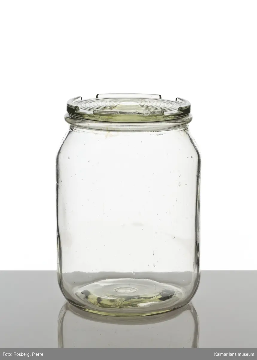 KLM 28909:2, Konserveringsglas, av glas, Volym, 1 liter. Konservglas med lock. I botten text, SURTE 1 LIT, samt tre stjärnor och 1000.