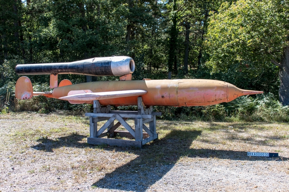 Data:
Motor: Pulsjetmotor
Bränsle: Bensin eller fotogen
Styrning: Radiostyrning
Räckvidd: ca 5 mil
Flyghöjd: 250-1000 m
Hastighet: 450 km/h