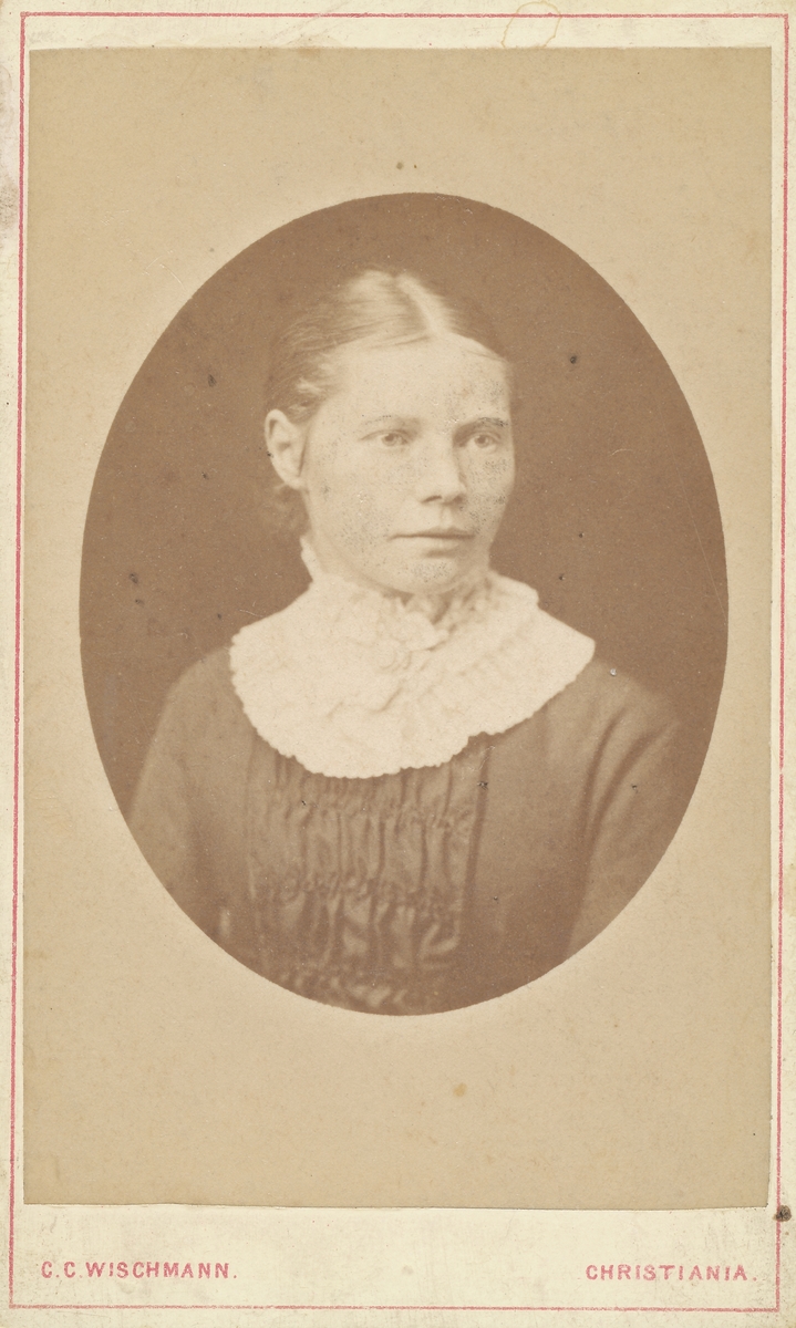 Helene Holmen, portrett