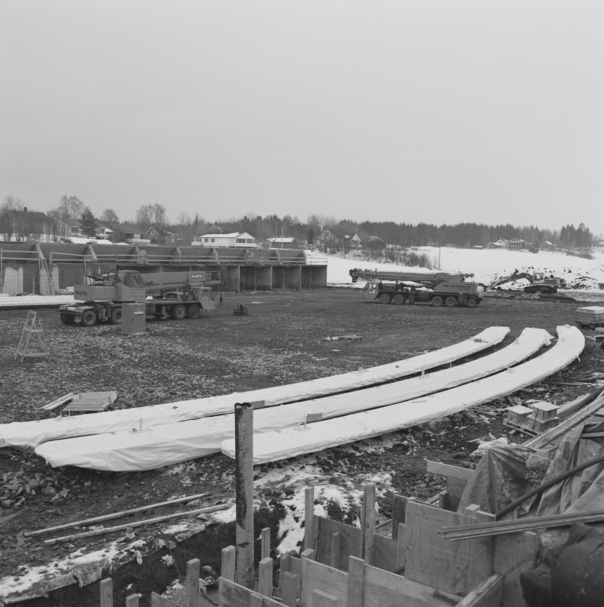Stangehallen, Riksanlegg, friidrett, anleggsvirksomhet,, limtredragere fra Moelven Industrier, mobilkraner.