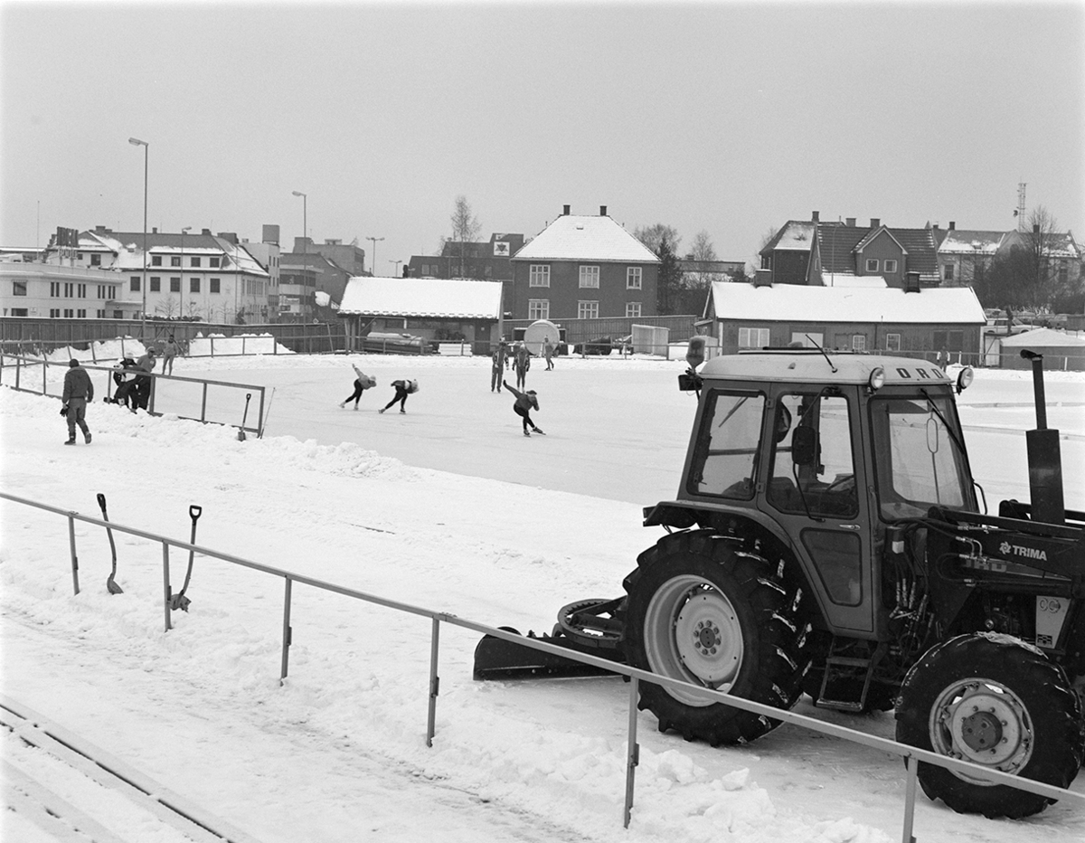 Hamar stadion. VM på skøyter for kvinner. Forberedelser, trening, det siste store internasjonale skøyteløp på Stadion,