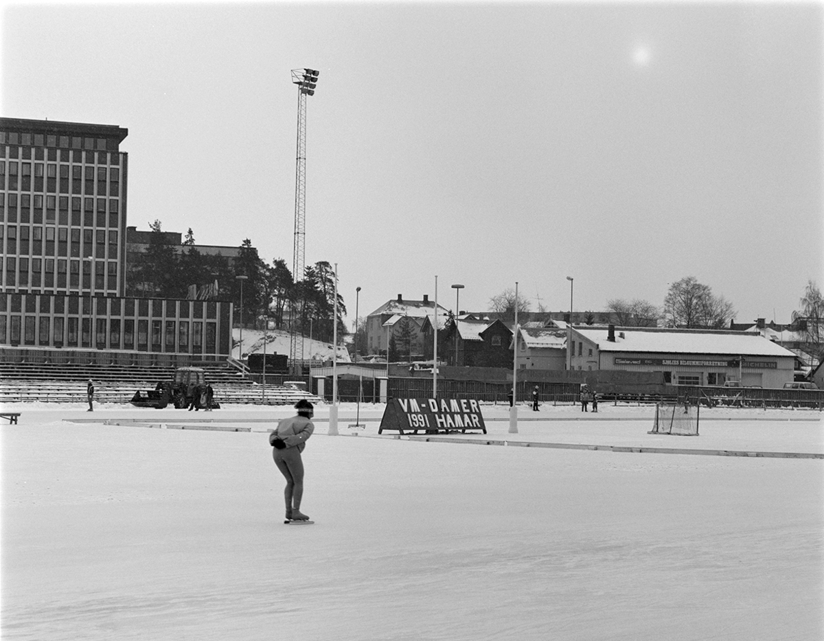 Hamar stadion. VM på skøyter for kvinner. Forberedelser, trening, 