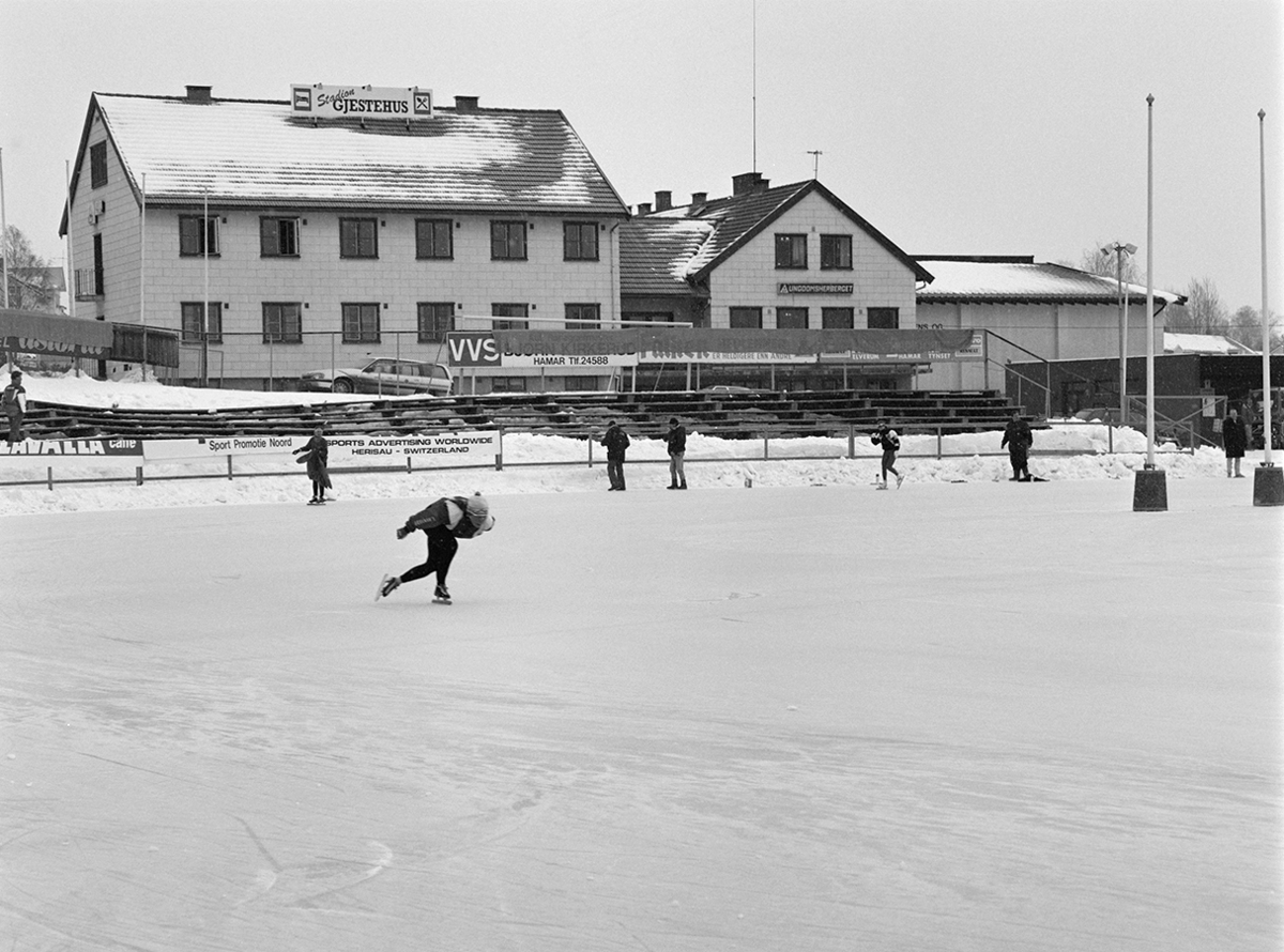 Hamar stadion. VM på skøyter for kvinner. Forberedelser, trening, Ungdomsherberget.