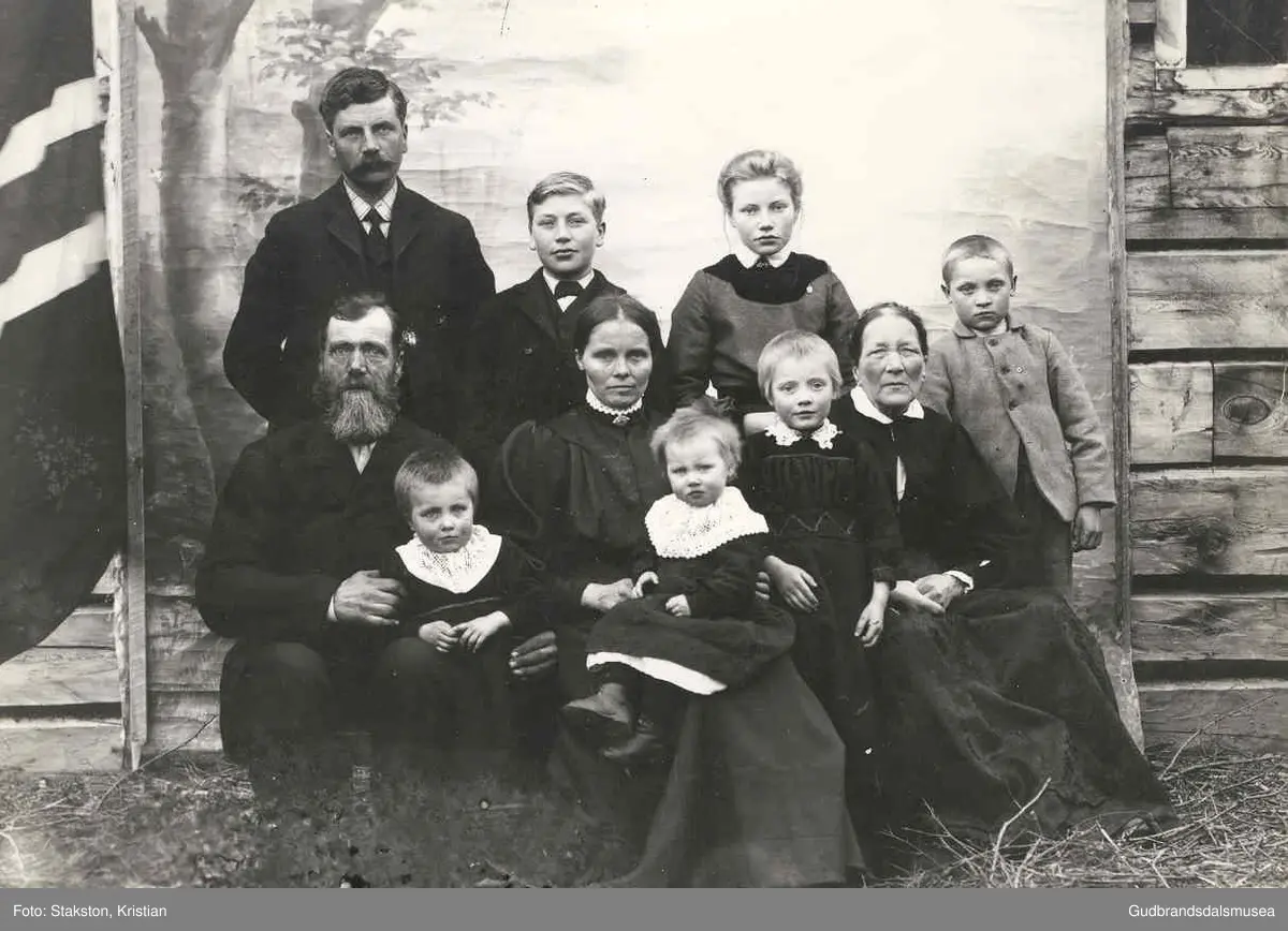 Per Skamsar, Nystugu (f. 1856) m.familie