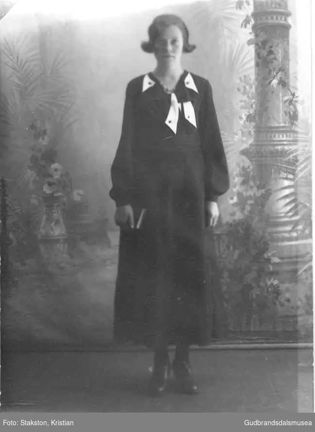 Agnes Løkken, Marlosbakken (f. 1916 g. Voll)