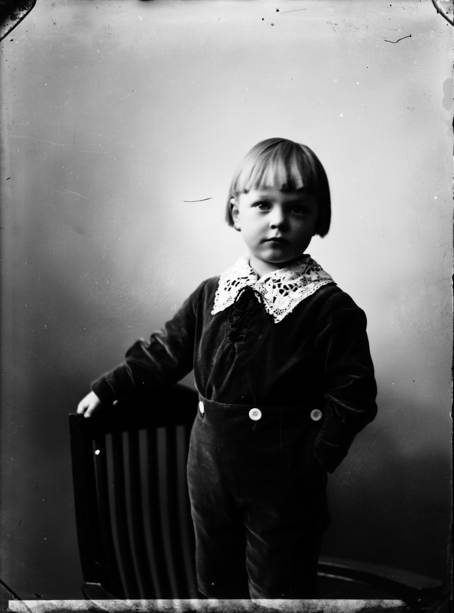 Simonsson Lennart, gosse.
Tredje Tvärgatan 54