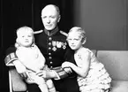 Kapten Uhlin och flickorna