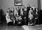 Herr och fru Cederberg med en bibelklass
