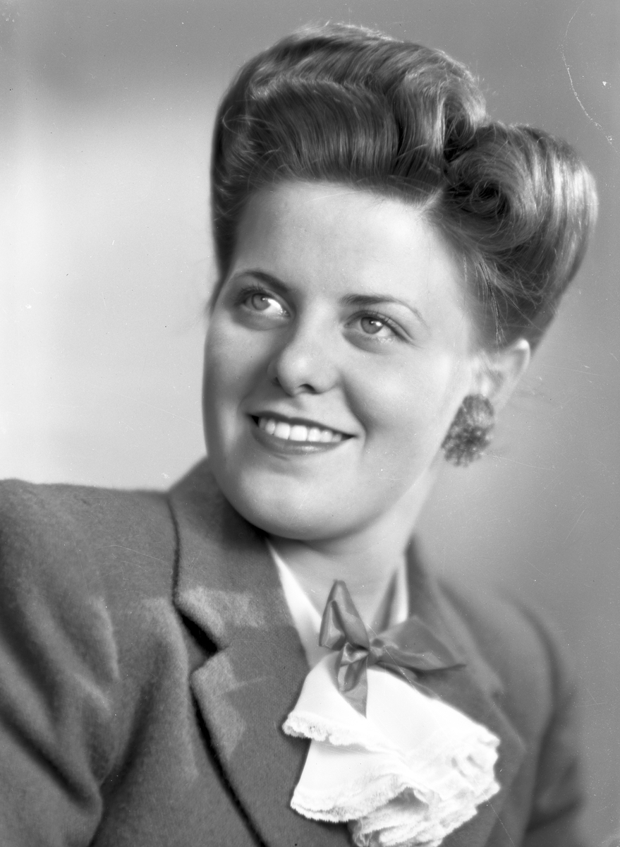 Fröken Connie Sjöstrand, Gävle. 15 juni 1946.