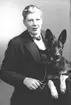 G. Andersson med sin schäfer