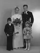 Brudparet Karlsson, Öckerövägen 5 a, Göteborg. Carina och Håkan Bergvall som brudnäbbar. Den 10 mars 1973.