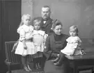 Redaktör Carl M. Linds familj