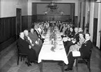 Brudparet J. Åhsgren, Södra Kungsgatan 1, Gävle.      21 november 1944.