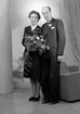 Brudparet Gunnar Lindgren. 25 november 1944. Ljusne kontoret.