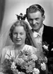 Brudparet Rune Svan, Norra Skeppargatan 14, Gävle.  25 november 1944.
