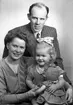 Herr Folke Östling med fru och dotter. 3 december 1944.