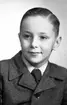 Överposteljon Rosenboms son. 11 december 1944.  Sönernas namn är Sven och Johanni.