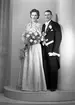 Brudparet Ivan Delin, Sjätte Tvärgatan 18, Gävle.       16 december 1944.