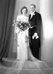 Brudparet Nils Hemgren, Källbacken 10, Gävle. 13 januari 1945.