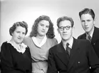 Familjeporträtt, B.H. Carlsson, vaktmästare på fattigvården. 21 januari 1945.