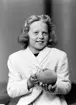 Flicka med spargris. 26 maj 1945. 
