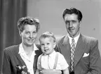 Familjeporträtt. Herr H. Enberg, Valbogatan 18, Gävle. 22 juni 1945.