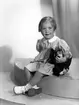 Flickan Arnell, Södra Stapeltorgsgatan 7 A, Gävle. 7 juli 1945.
