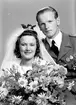 Brudpar Nils Henry Svensson, Staketgatan 19, Gävle. 28 juli 1945.