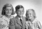 Barnen Hallberg. 14 augusti 1945. Bokhandlare G. Hallberg, Bergsgatan 49, Gävle.