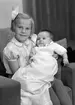 Två barn, 6 december 1945. Fru Aina Westling, Norra Kansligatan 4, Gävle.