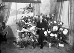 Födelsedag tagen i hemmet, november 1945. Herr Verner Frisk, Valbo.