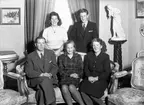 Gruppporträtt familjen Lönegren, 1946.