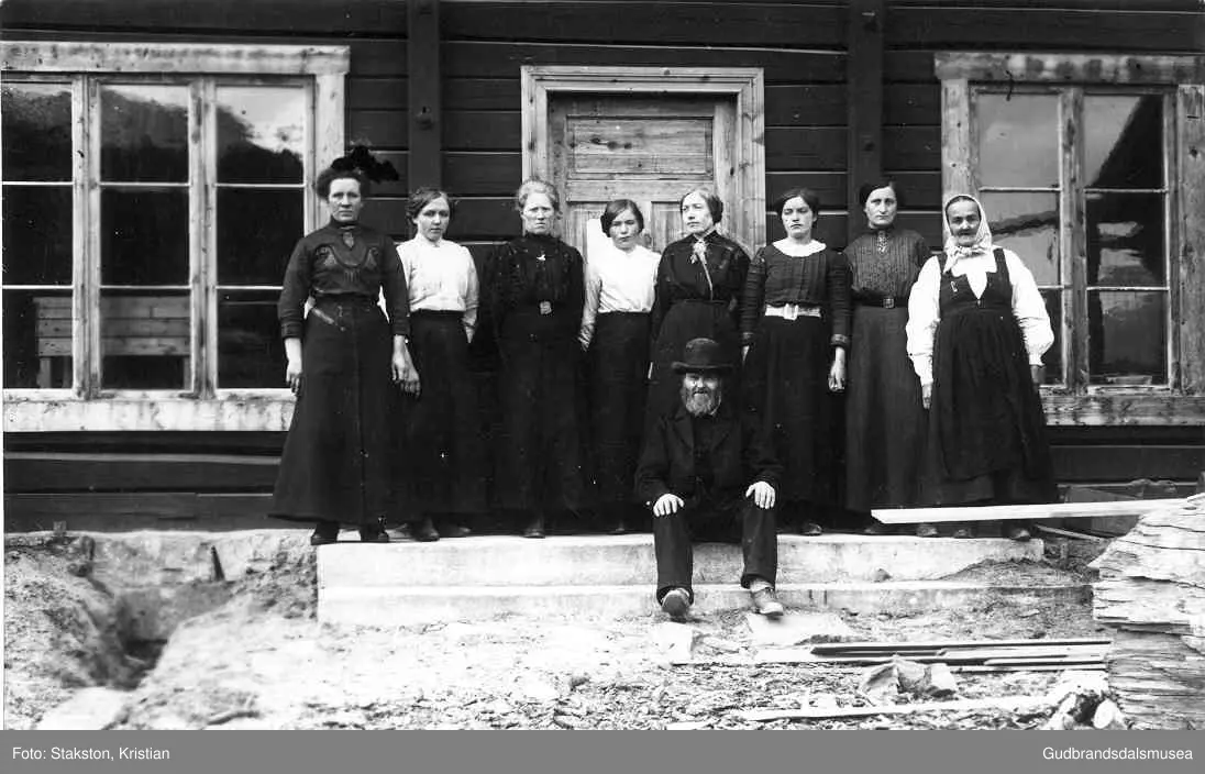 Frå Ofossen ysteri ca. 1917