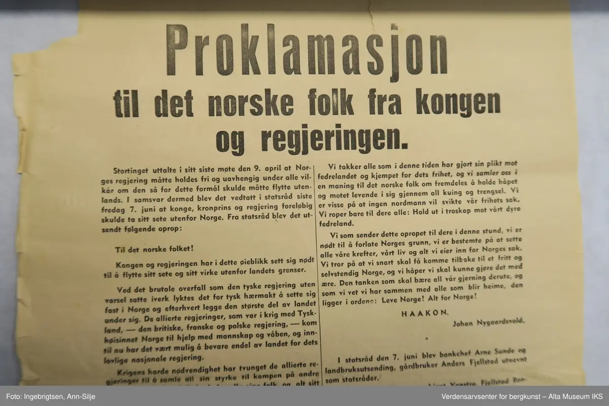 Plakat med en lang tekst.