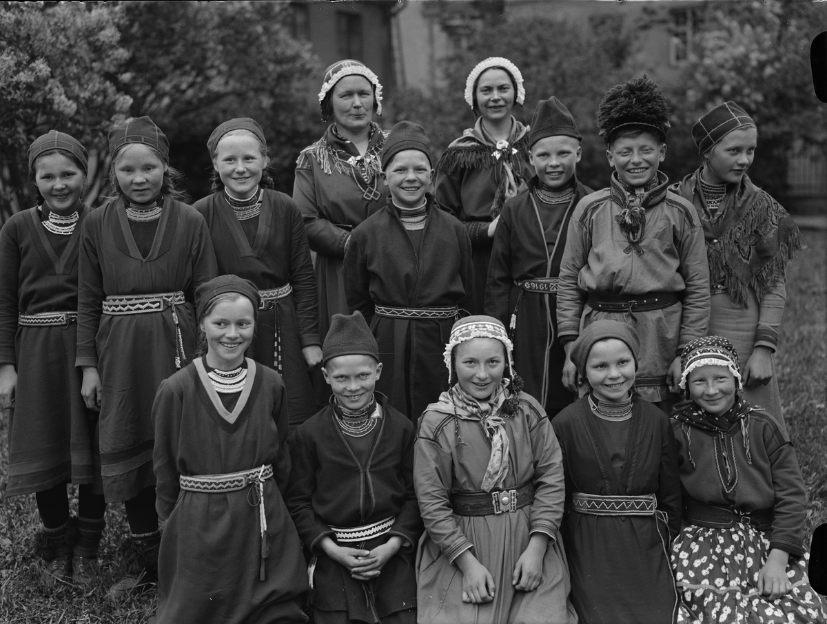 Skolklass från Skarvsjöby skola, Storuman, Västerbotten på besök i Uppsala 1938