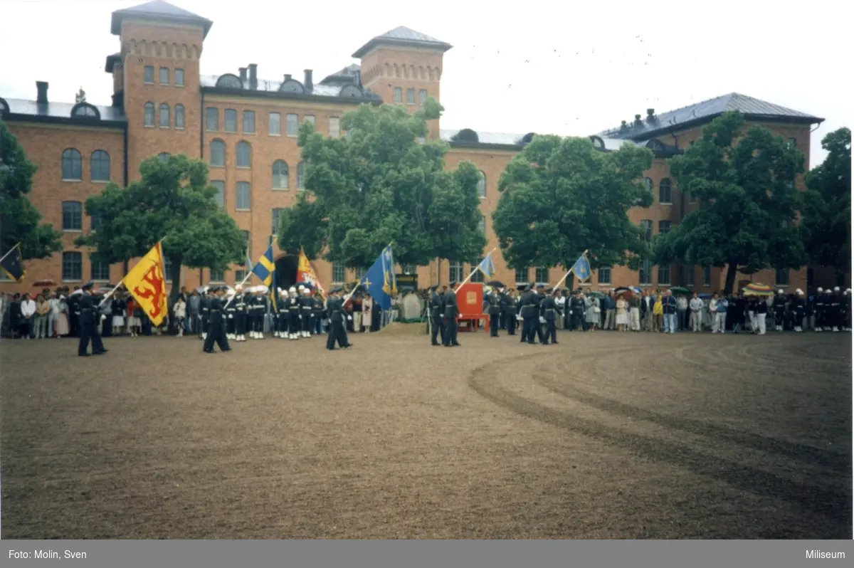 Avskedsceremoni, A 6. Regementenas inom Milo Syd fälttecken.