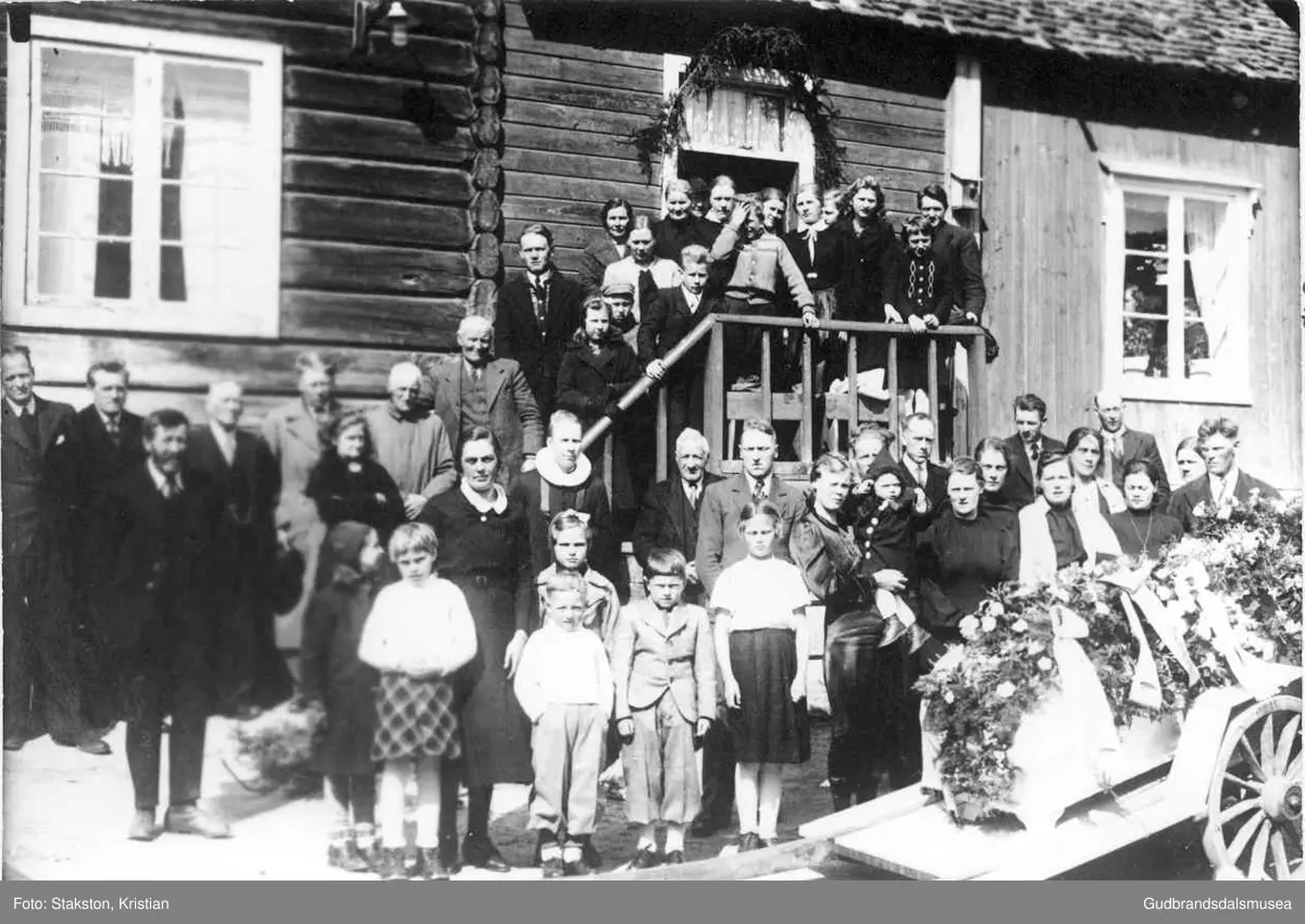 Gravferd frå Hole etter Torø Hole (f. Vigstad 1881)