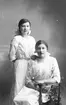Lisa och stående Kerstin Ljungkvist,  Norra Kopparslagargatan 21, Gävle