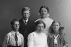 Familjen Nordström, Bomhus