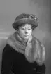 Fru Amelie Auguste Babette - Fineman, född i Tyskland 1874, död i Lund 1960. Gift med Doktor Gösta Fineman, som levde mellan åren 1866-1947. Kyrkogatan 31, Gävle.
Källa: Sveriges Dödbok 1947-2006
