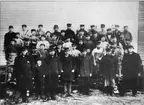 Skoglund & Olssons gjuteri på 1800-talet.

Första gjuteribyggnaden, verkstadspersonalen.