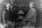 Skoglund & Olssons Gjuteri.

Simon och Peter Engström. 1917