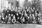 Bäck skola 1939.
Läraren är Olov Markusson.