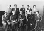 Lärarkåren i Hedesunda 1957.
Stående från vänster: Britta Nylander, Gunnar Nylander, Britta Rystedt, Alice Åkerman, Karin Sehlin.
Sittande från vänster: Erik Hallinger, Britta Hallinger, Gunnar Ekström, Alex Larsson och Vera Liljeberg.